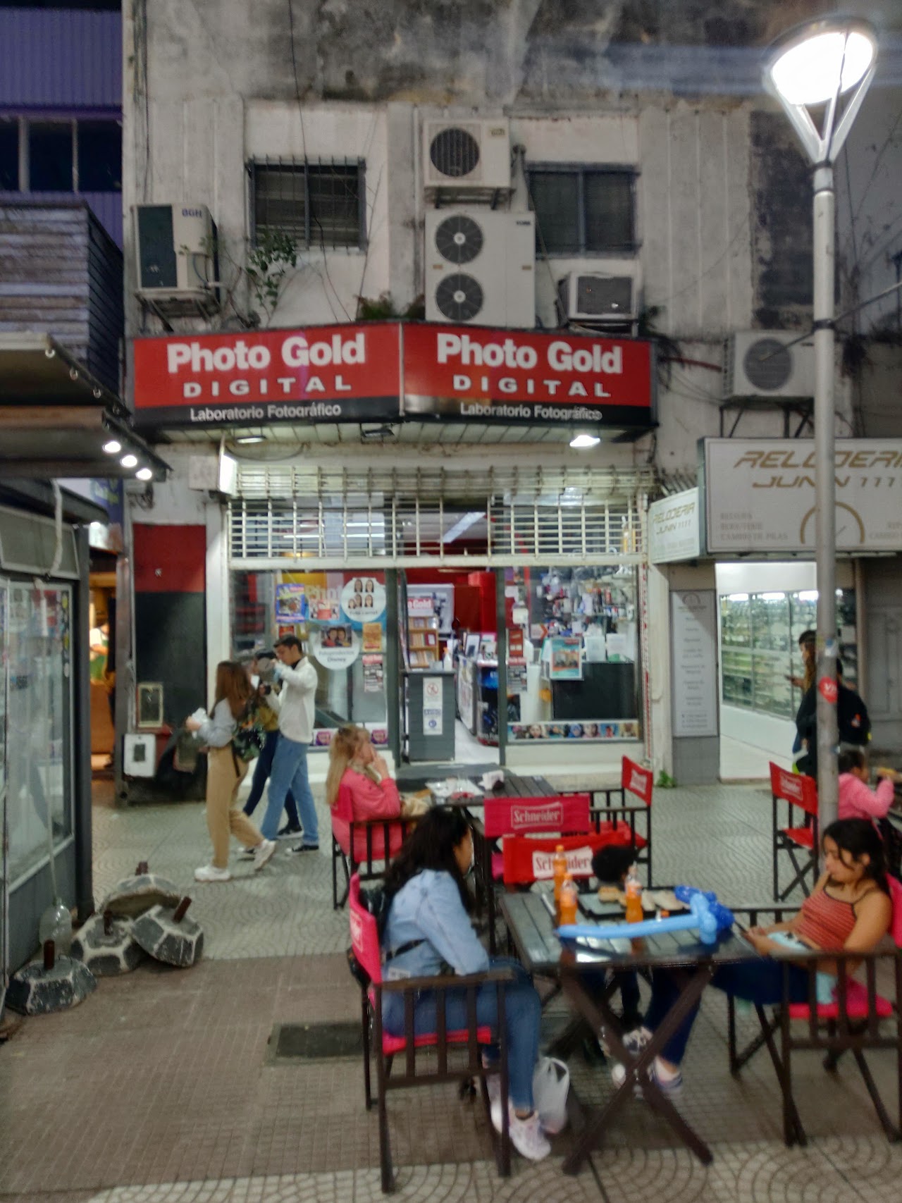 Fachada de Photo Gold, laboratorio fotográfico en Corrientes